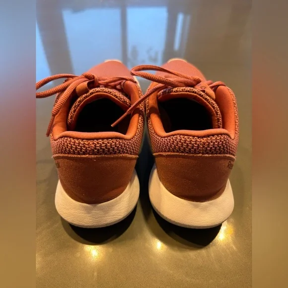 Women’s Reebok Shoes 9 - Picture 5 of 7
